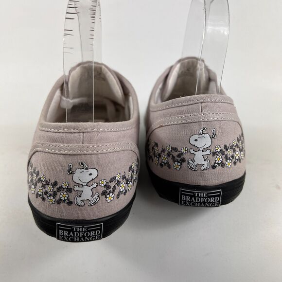 The Bradford Exchange Peanuts women's size 10 Happiness is Friendship sneakers - Picture 7 of 12